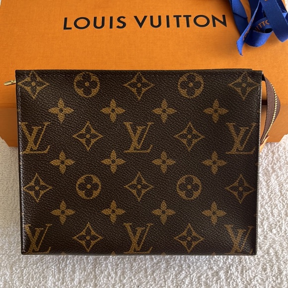 Louis Vuitton Monogram Toiletry 19 Pouch - Picture 3 of 15